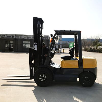 Isuzu C240 Engine 3 Ton Steel and Rubber Counterbalanced Diesel Forklift Truck CPCD30