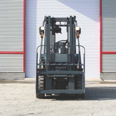 3t Diesel Forklift with Japanese Isuzu Engine at and 2470mm Min. Turning Radius