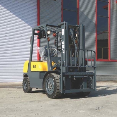 3t Diesel Forklift with Japanese Isuzu Engine at and 2470mm Min. Turning Radius