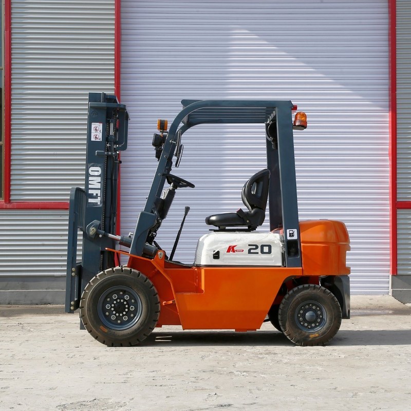 2 Ton 2000kg Diesel Forklift Trucks with 4.5m 6m Full Free Mast Triple Free Mast Fork and Pneumatic or Solid Tires