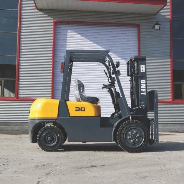 3t Diesel Forklift with Japanese Isuzu Engine at and 2470mm Min. Turning Radius