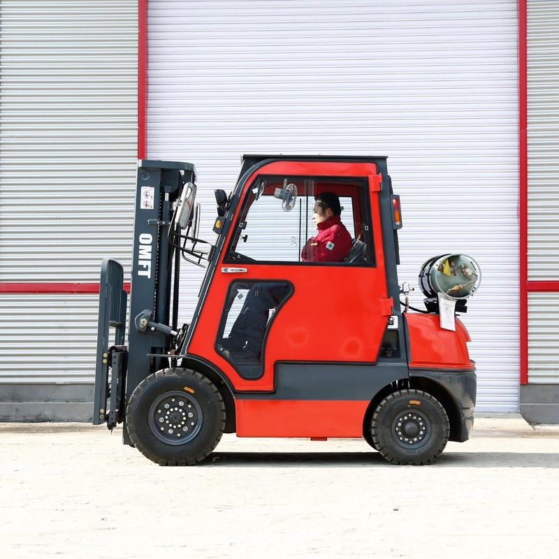 Supply 2tons LPG Forklift with Affordable and Min. Width of Right Angle Channel 2010mm